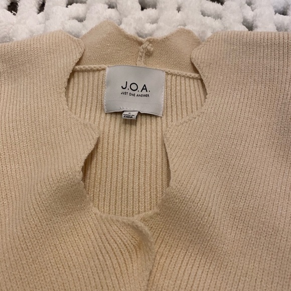 JOA scalloped edged cross cross cream sweater - Picture 6 of 11